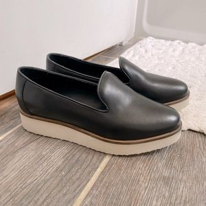 Black wedge dress shoe